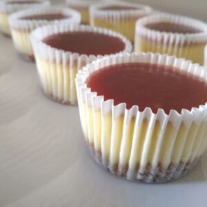 Mini cheesecakes with smooth chocolate topping